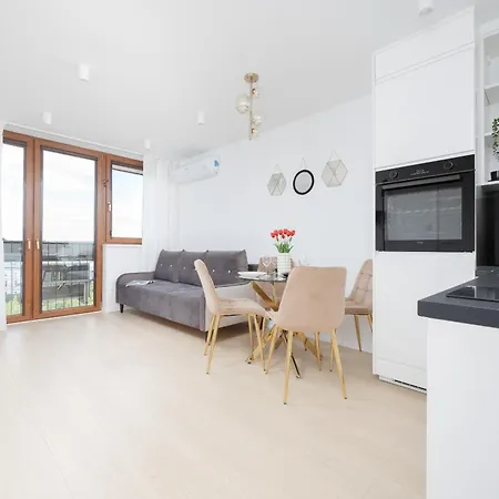 Capitol Bright In By Renters Varšava