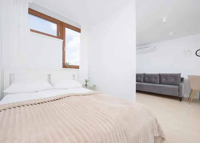 Capitol Bright In By Renters * Warsaw