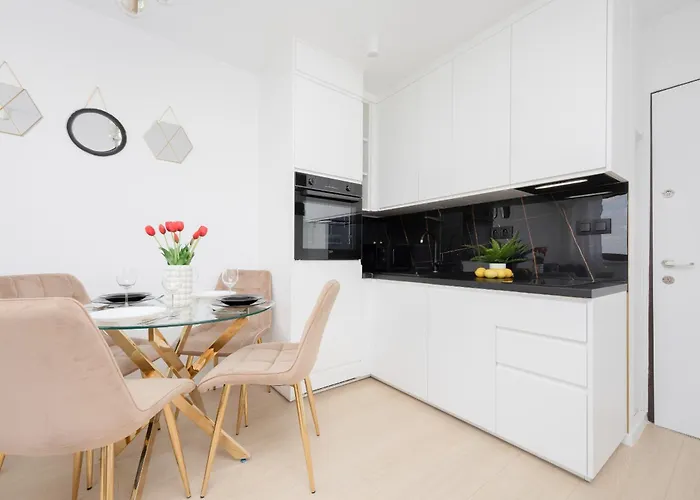 Apartment Capitol Bright In By Renters *