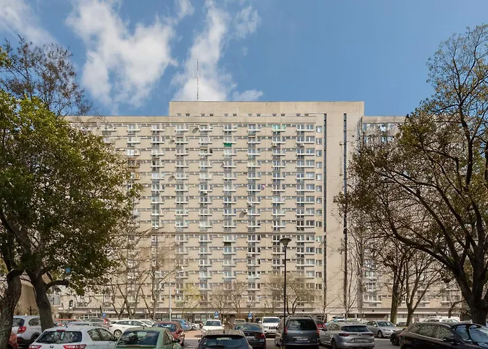 Capitol Bright In By Renters * Warsaw